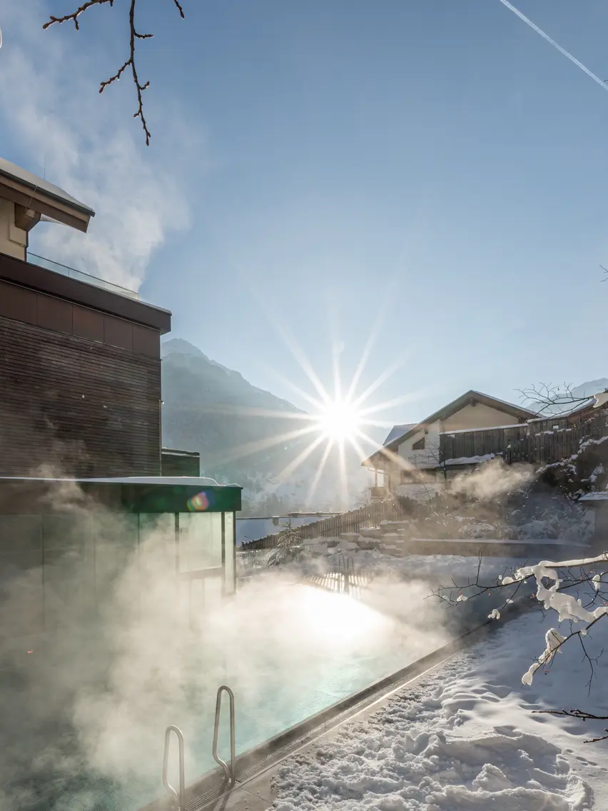 Winter hotel view with outdoor pool | © johannes brunner