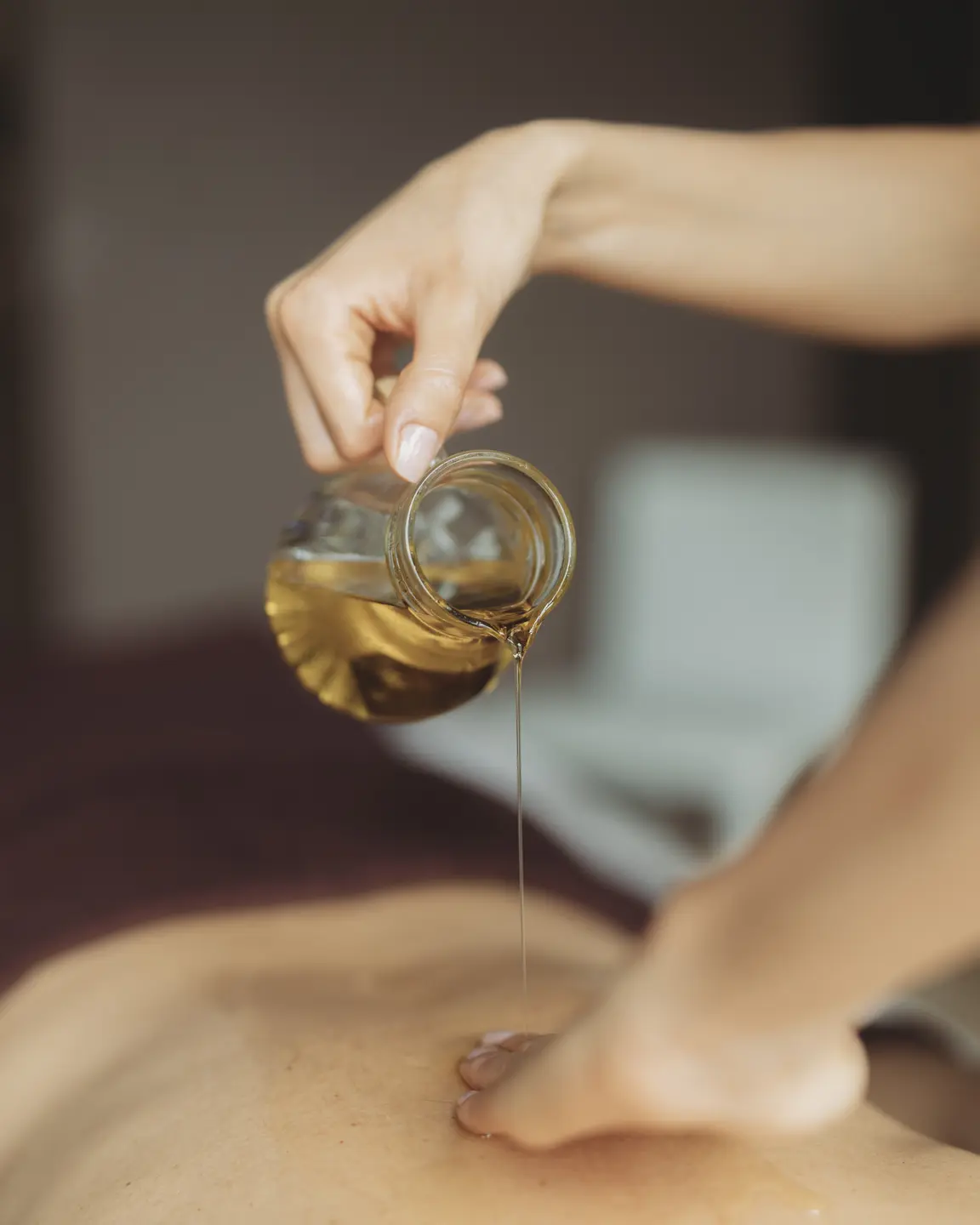 Massage mit Öl im Wellnessurlaub | © copyright by www.christophschoech.com