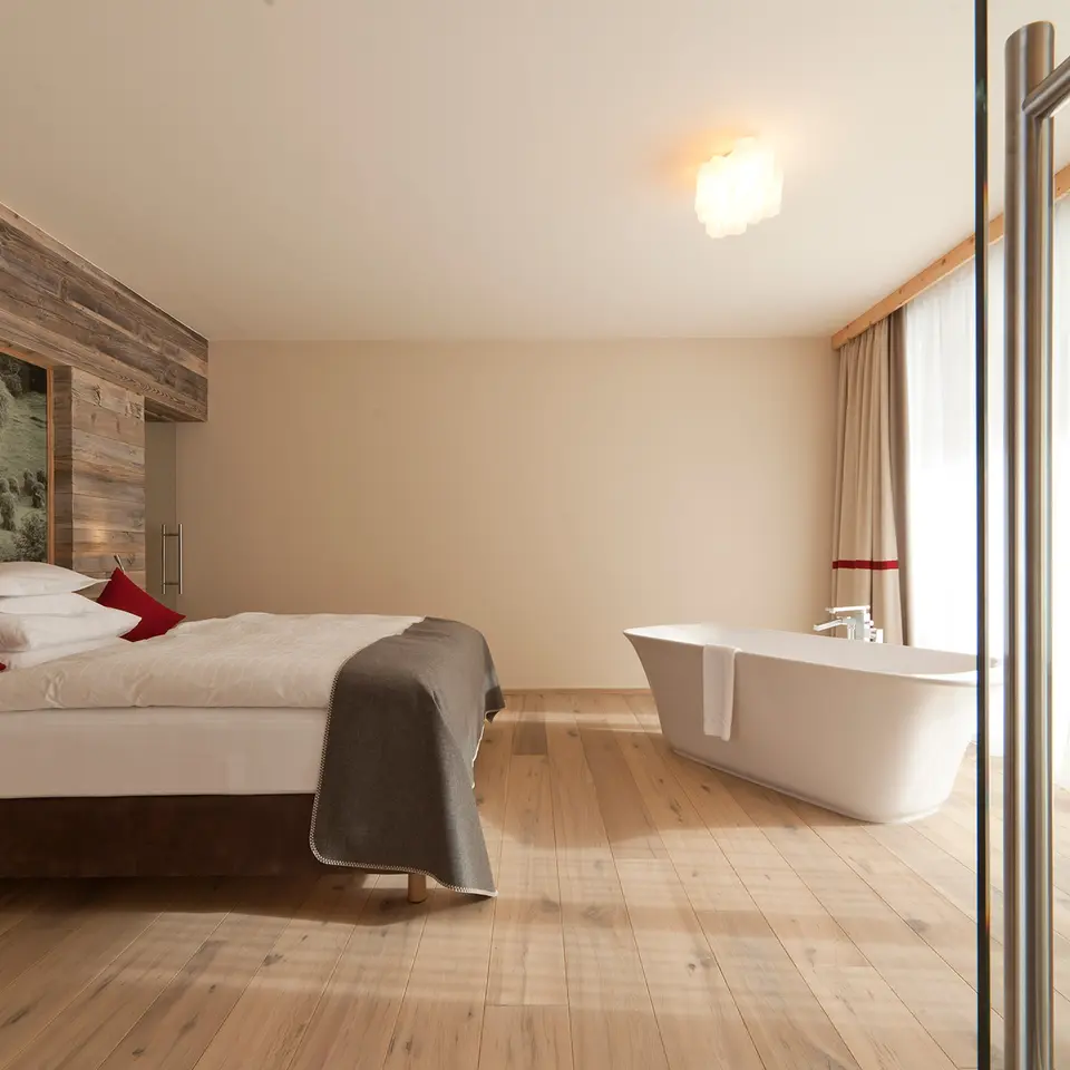 hotel room with bath | © No Limit Fotodesign