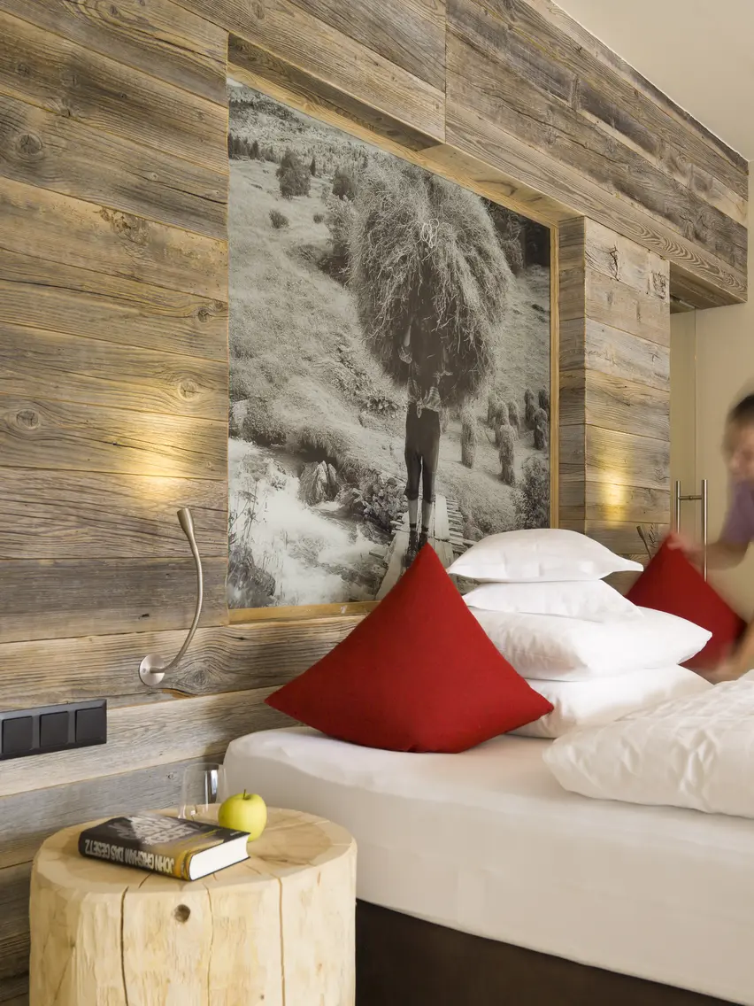 chambermaid in the wellness suite | © No Limit Fotodesign